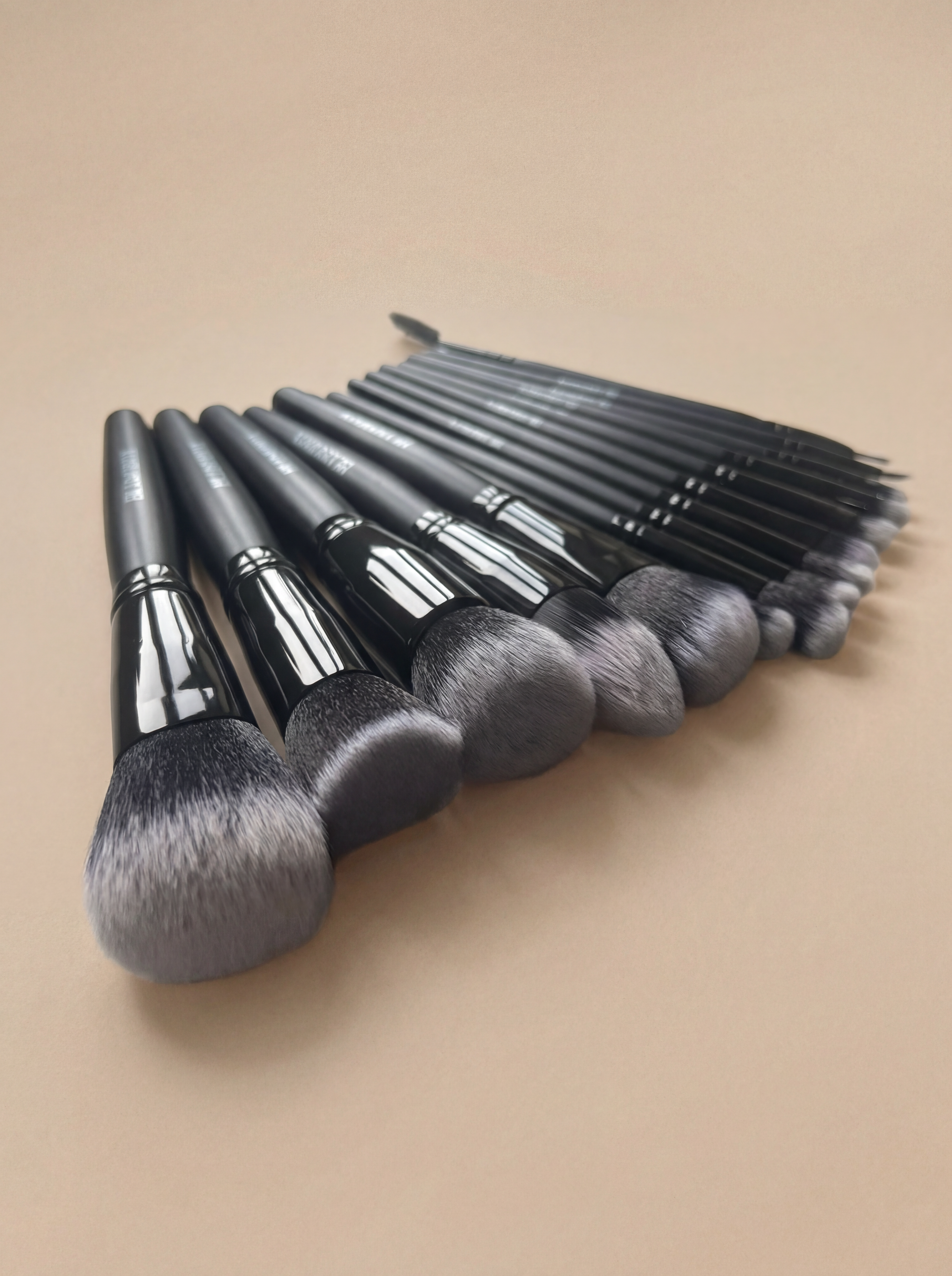 The Blush Box Pro Brush Set - 15 piece